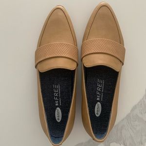 Dr. Scholls Be Free tan flats women’s 8